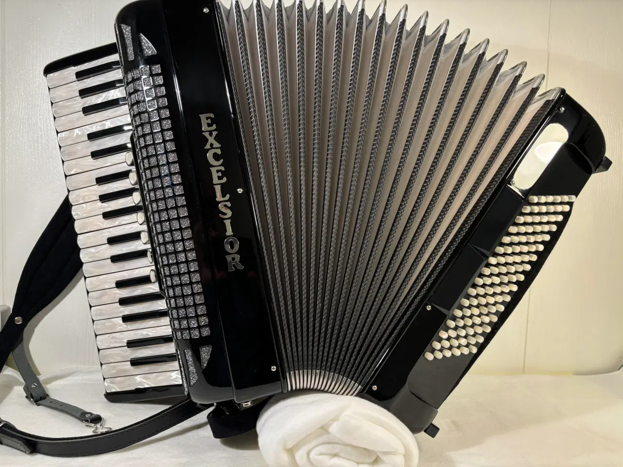 Billede 1 - Italiensk Piano Harmonika 37 / 96 sælges"