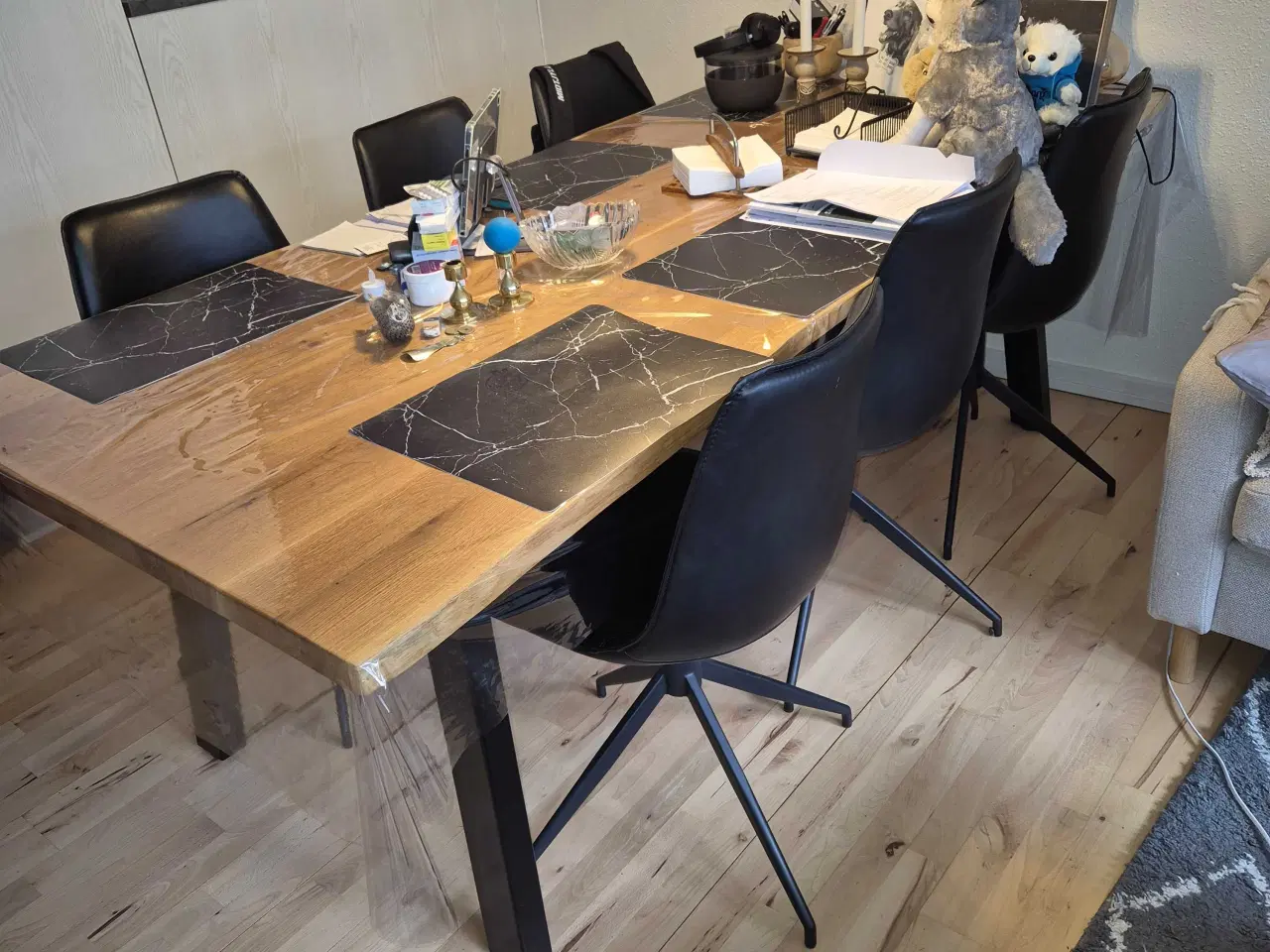 Billede 4 - Massiv plankebord med stole 