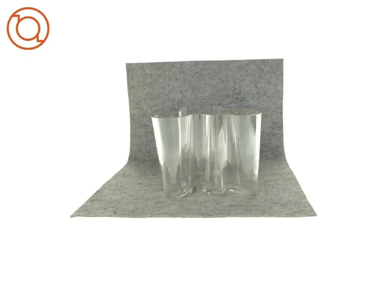 Billede 1 - Glasvase i sjov form (str. LBH: 18x15x16 cm)