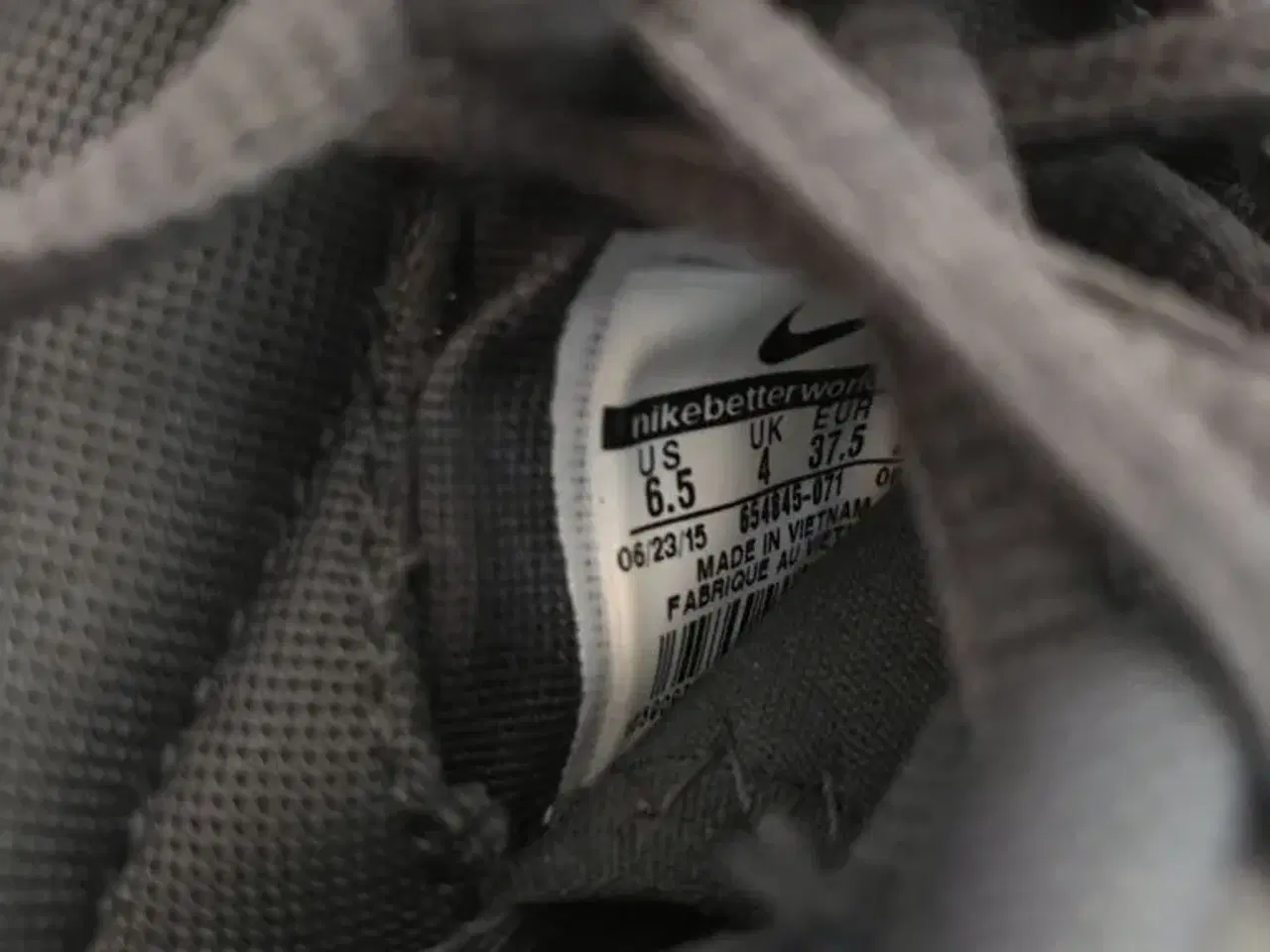 Billede 5 - Grå Nike sko med guld logo
