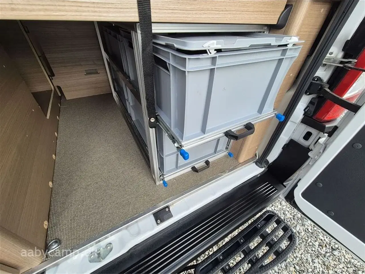 Billede 17 - 2021 - Carado CV640   Markise. 2x solceller. Batterier. Luft undervogn på bagaksel. Trin på alle døre. Varme på spildevand. Anhængertræk. Kompressor køleskab. osv.