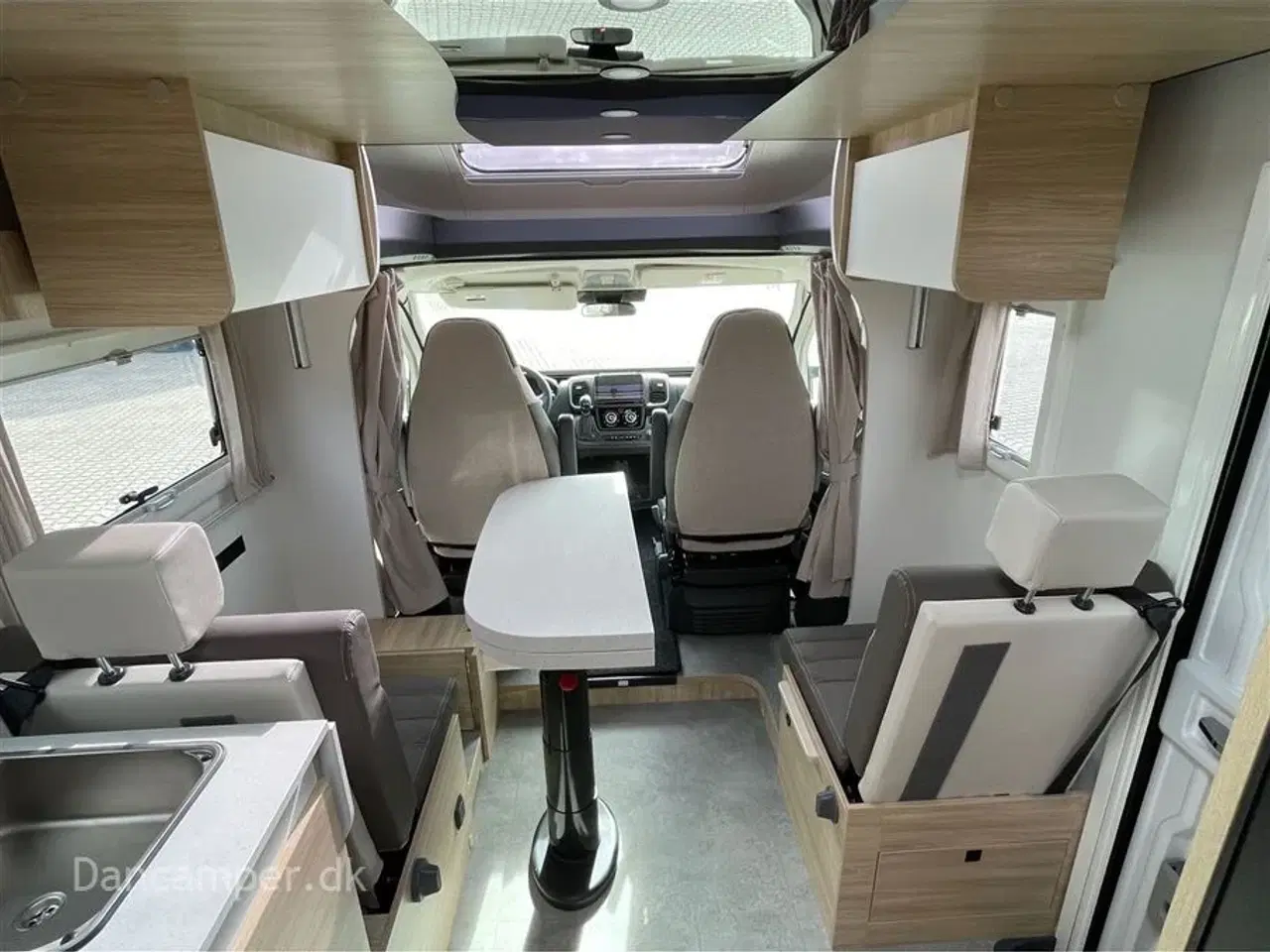 Billede 27 - 2026 - Chausson 797 Ultimate Line   Chausson 797 Ultimate Line, 140 HK, 8-trins automatgearkasse, solcelle. sænkeseng, alu.fælge og adaptiv fartpilot