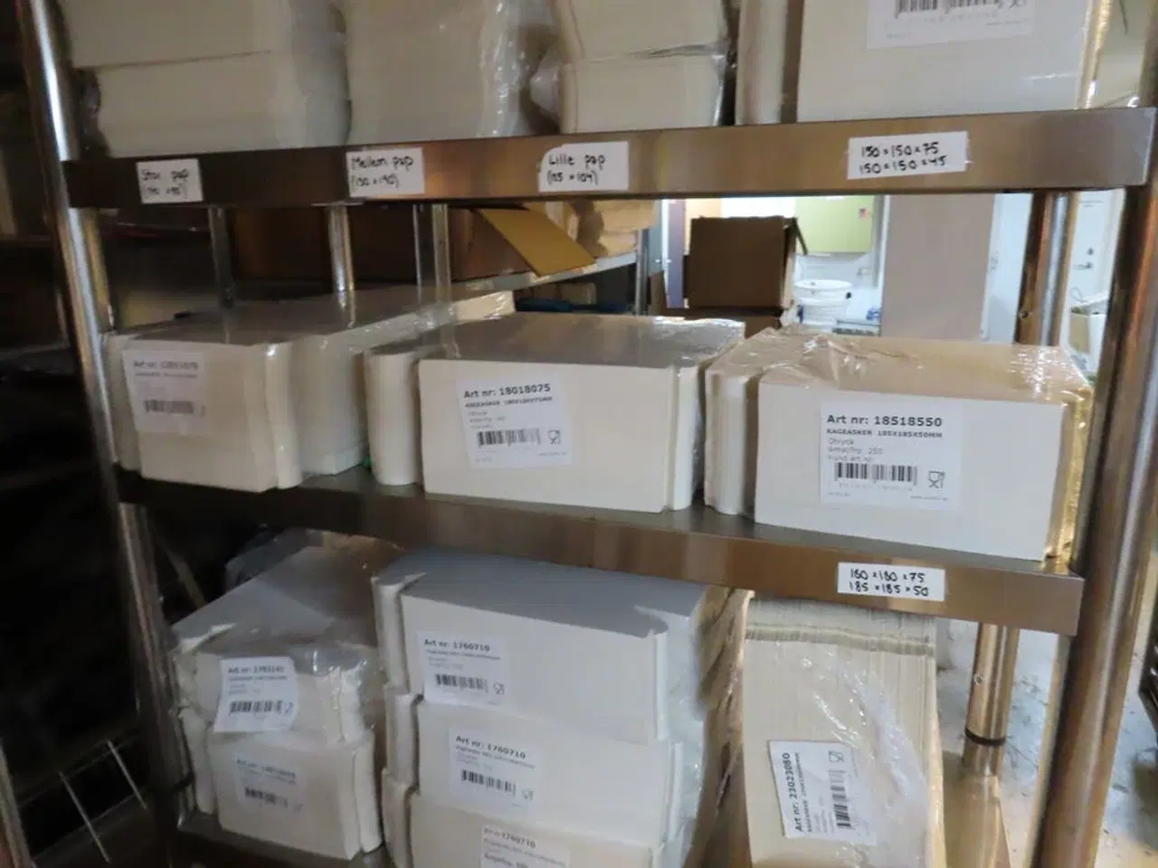 Billede 21 - Div. reoler og indhold