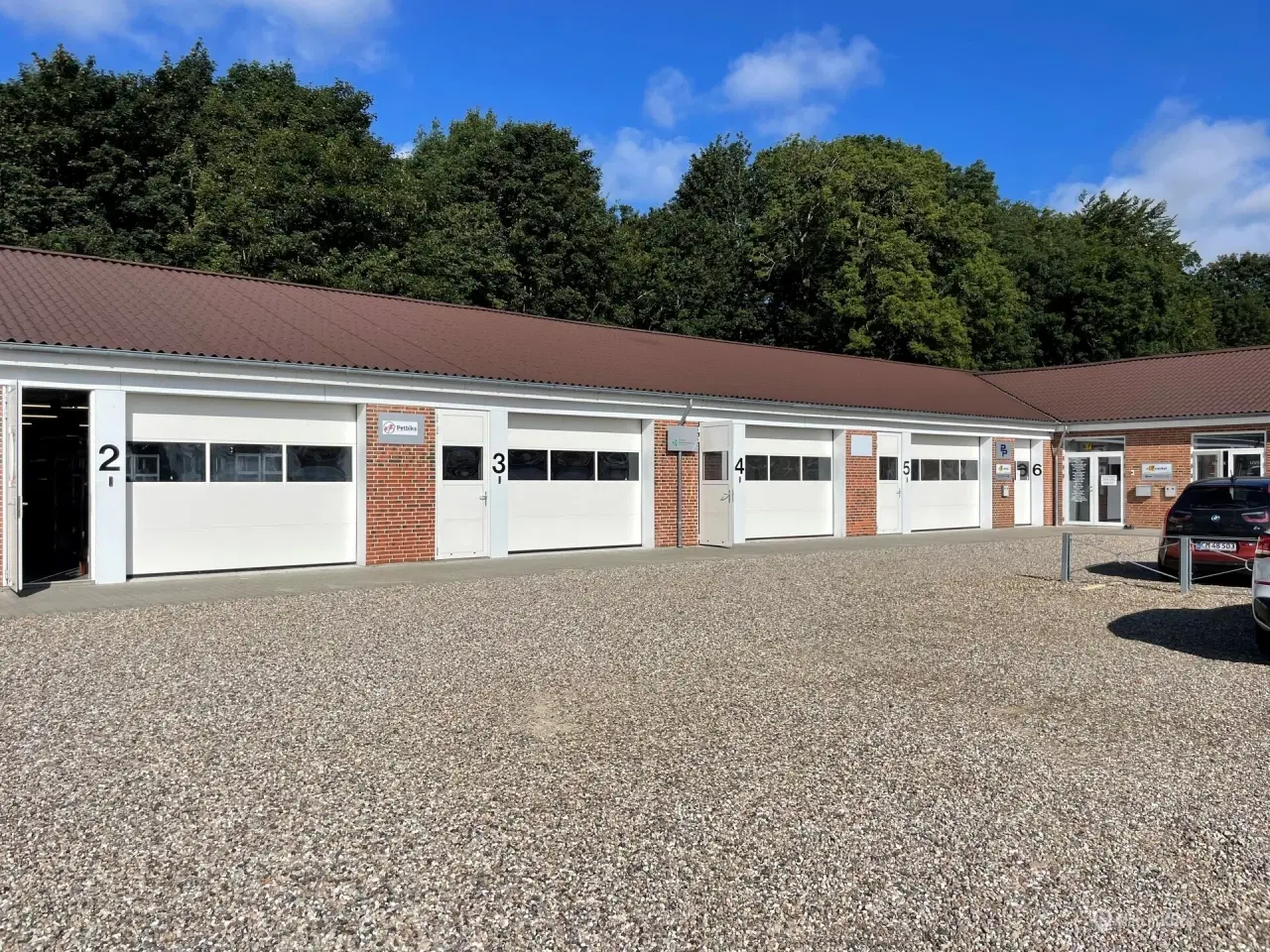 Billede 1 - Lager med port samt ét kontor