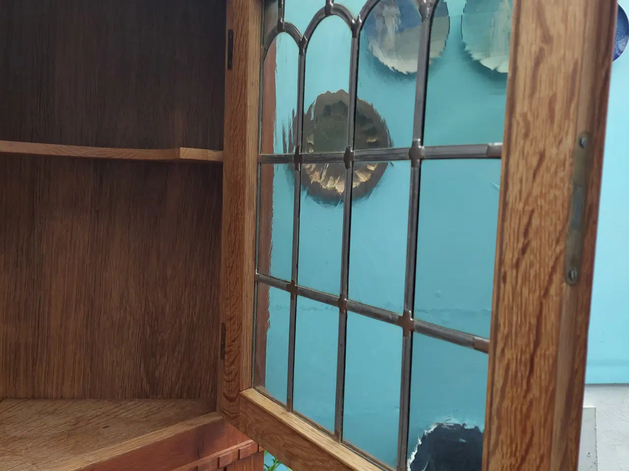 Billede 9 - hjørne/bar/vitrine skabet med dør