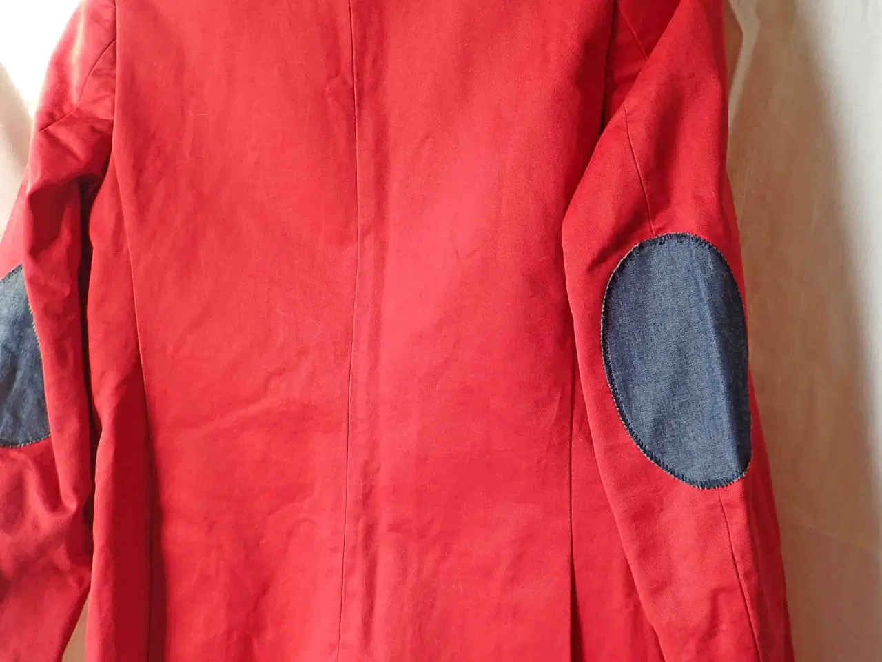 Billede 2 - Blazer jakke, Mono, Rød. Smarte detaljer