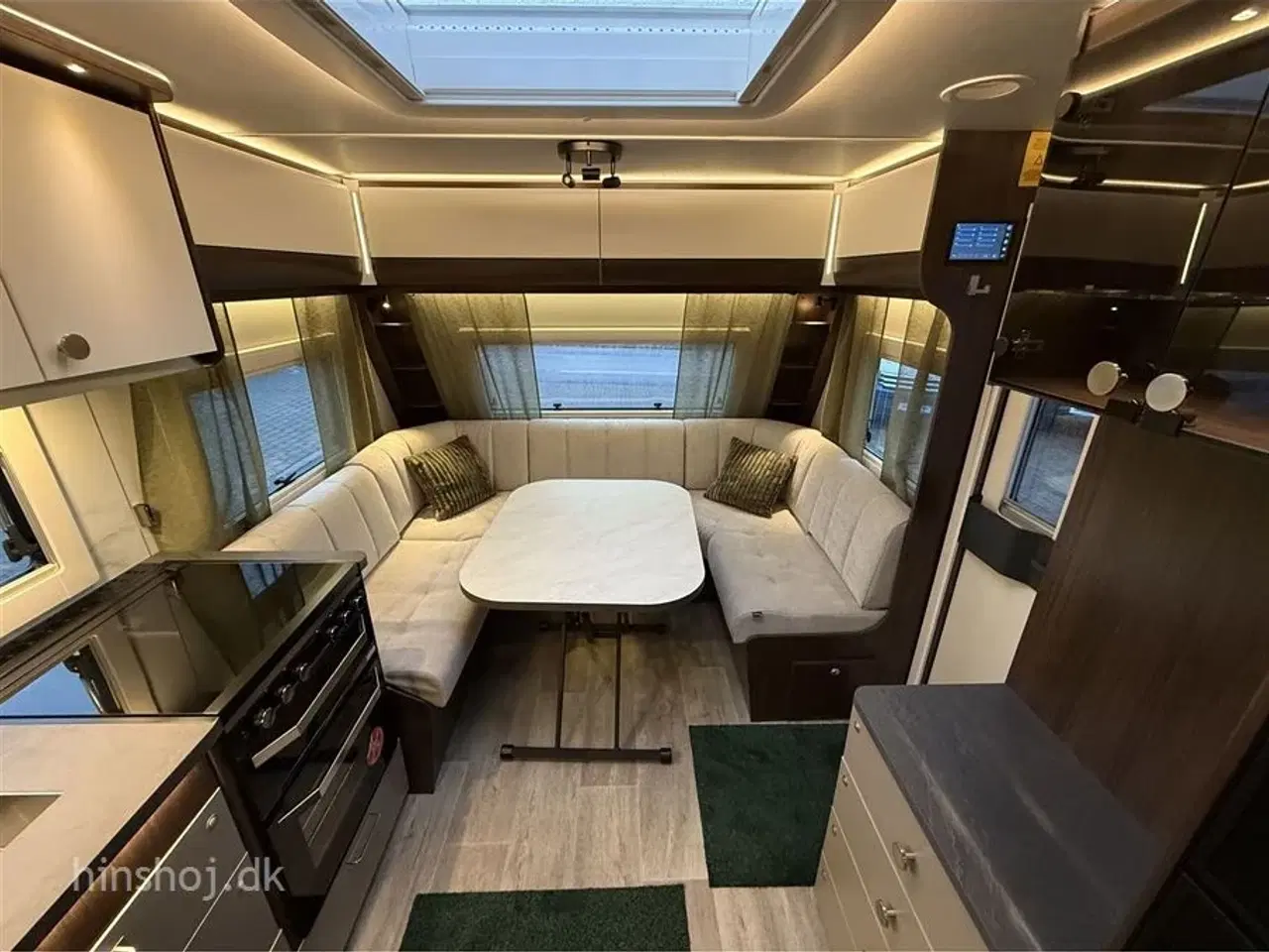 Billede 19 - 2026 - Polar Blueline 590 BS    Polar med enklesenge og stort toiletrum fra Hinshøj Caravan