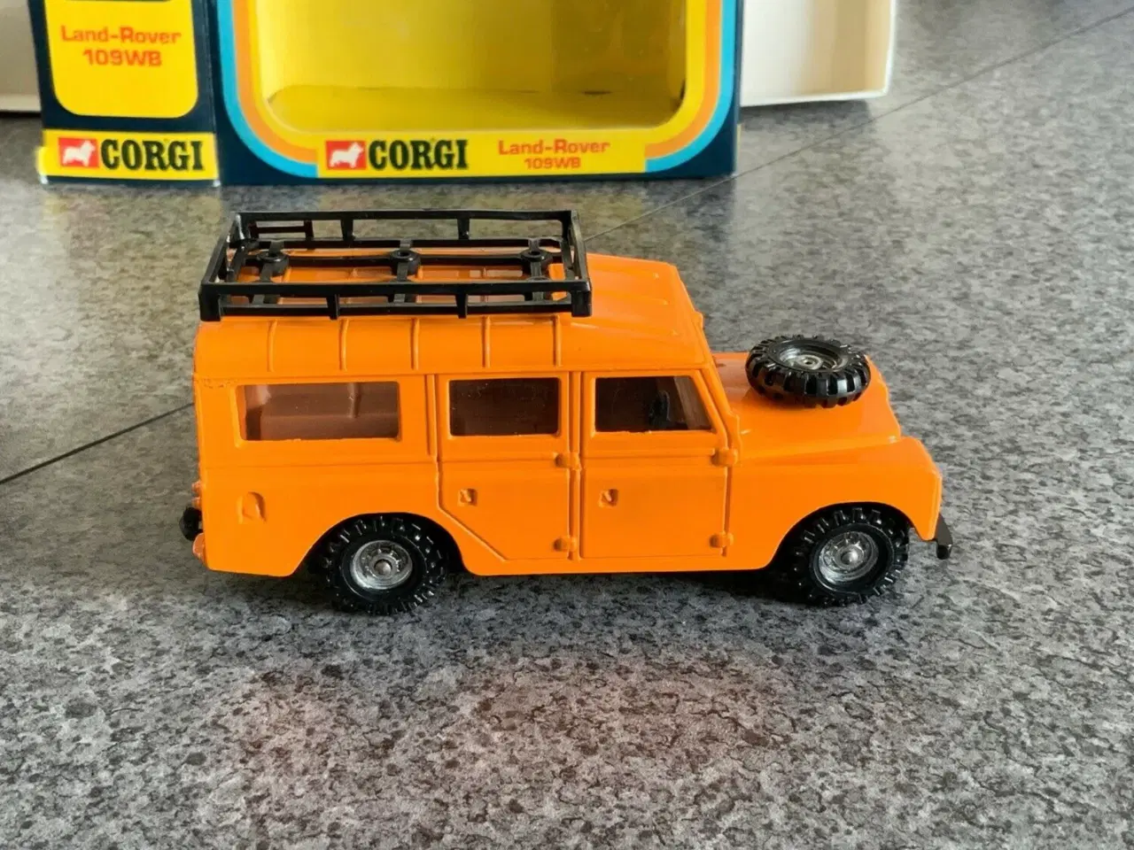 Billede 4 - Corgi Toys No. 421 Land Rover 109 W.B.  scale 1:36
