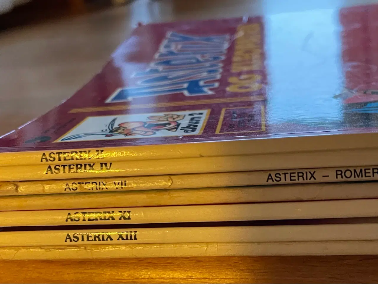 Billede 2 - Asterix 15 album se tekst