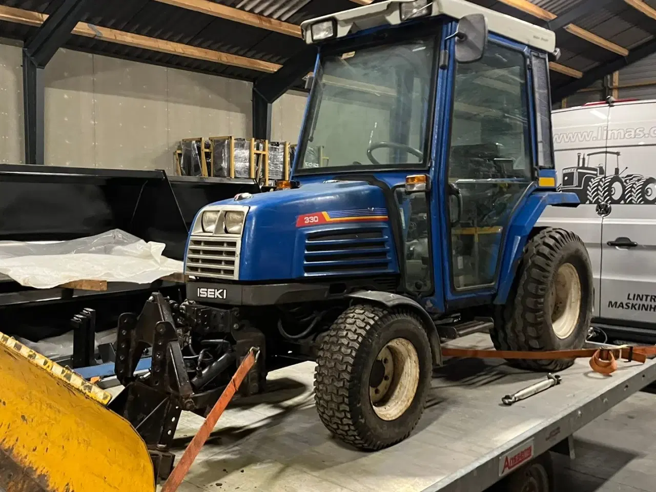 Billede 2 - Iseki 330 Med frontlift, sneplov og lukket kabine