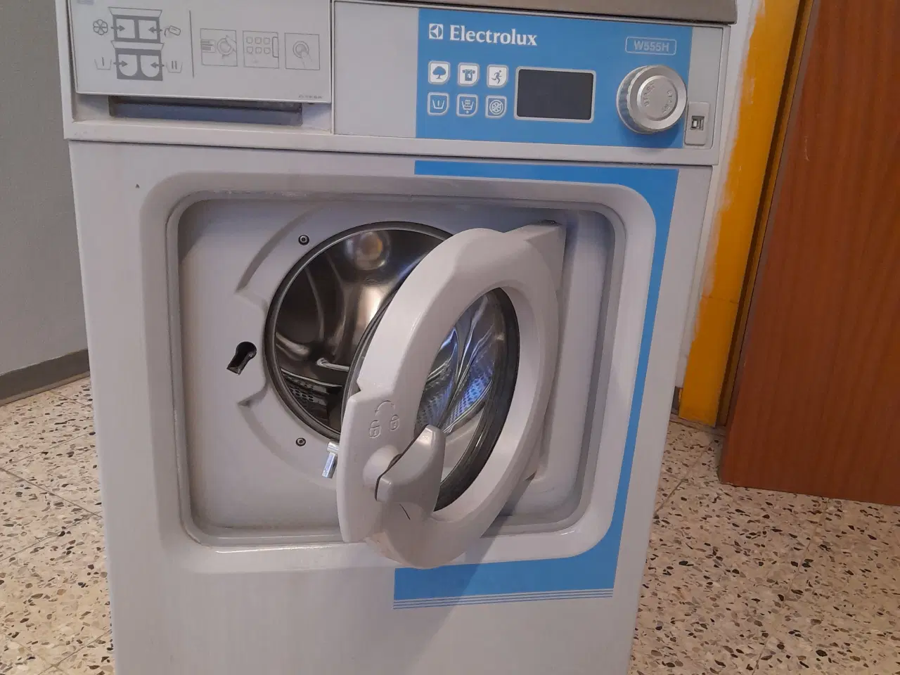 Billede 1 - vaskemaskine 6 kg., industri electrolux w565H