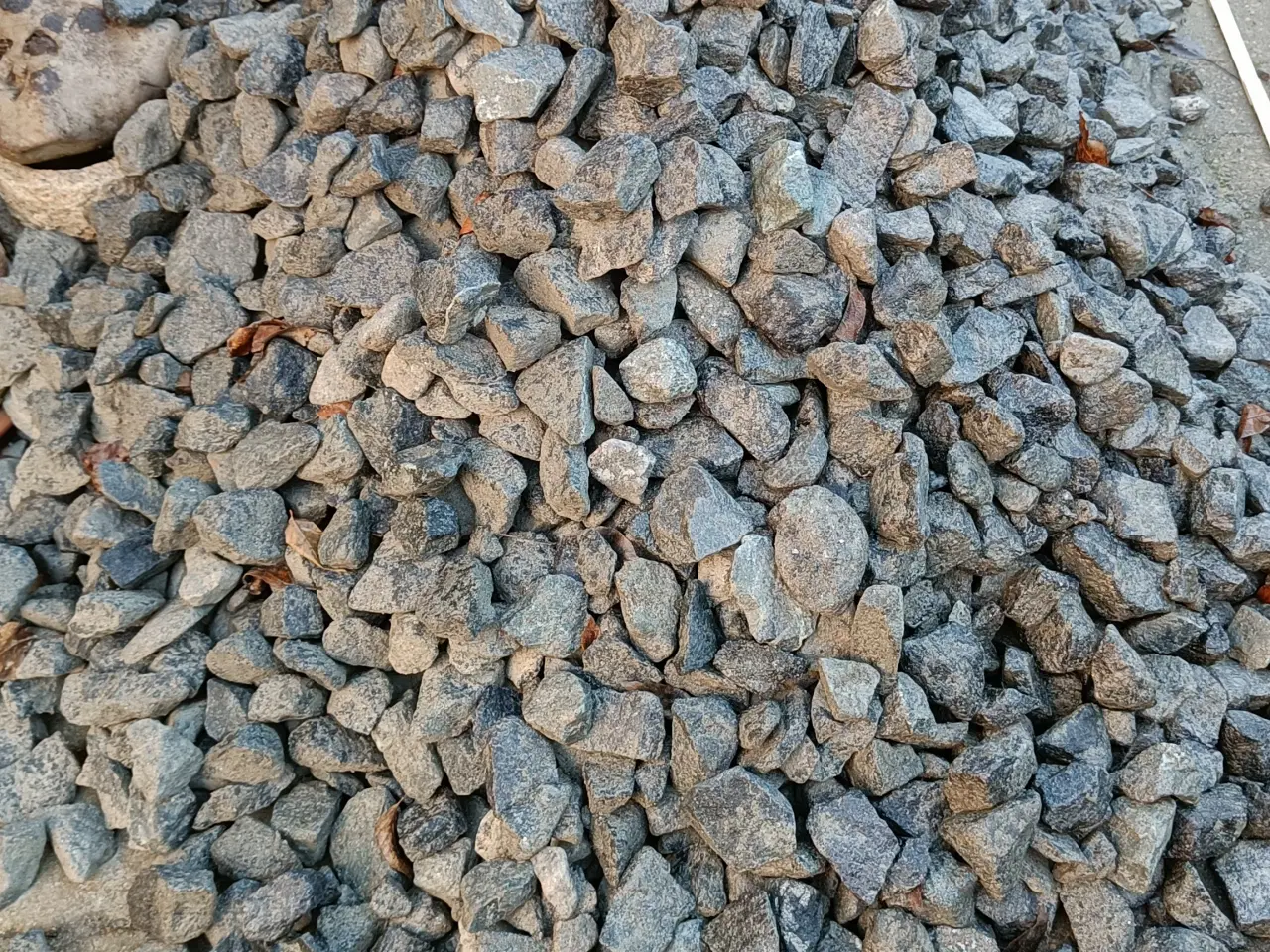 Billede 1 - Grå/sorte skærver