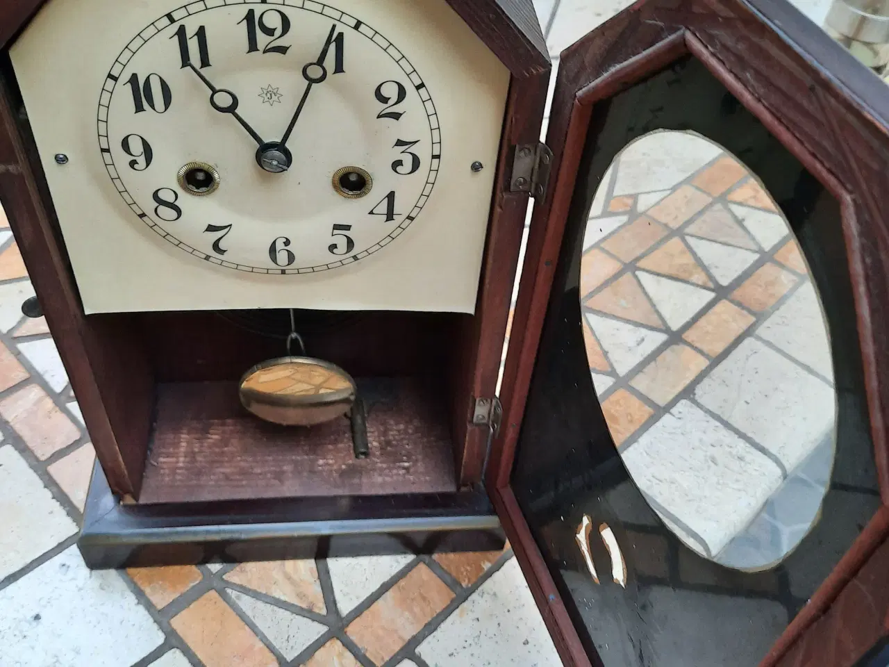 Billede 1 - Lille  gammel ur 