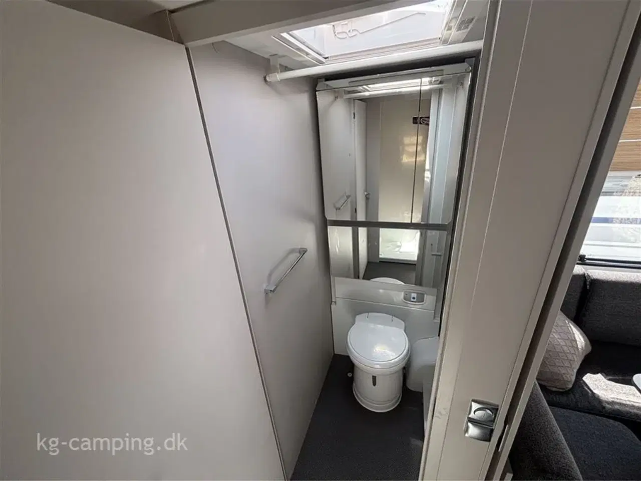 Billede 14 - 2023 - Adria Adora 673 PK Twin   GIV DINE TEENAGERE DERES EGET VÆRELSE I CAMPINGVOGNEN