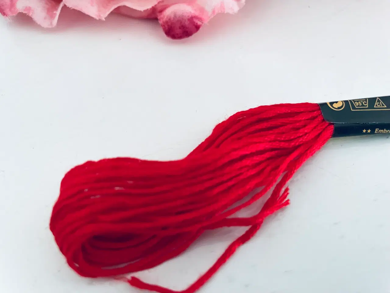 Billede 3 - 10 stk. røde broderigarn bomuld 