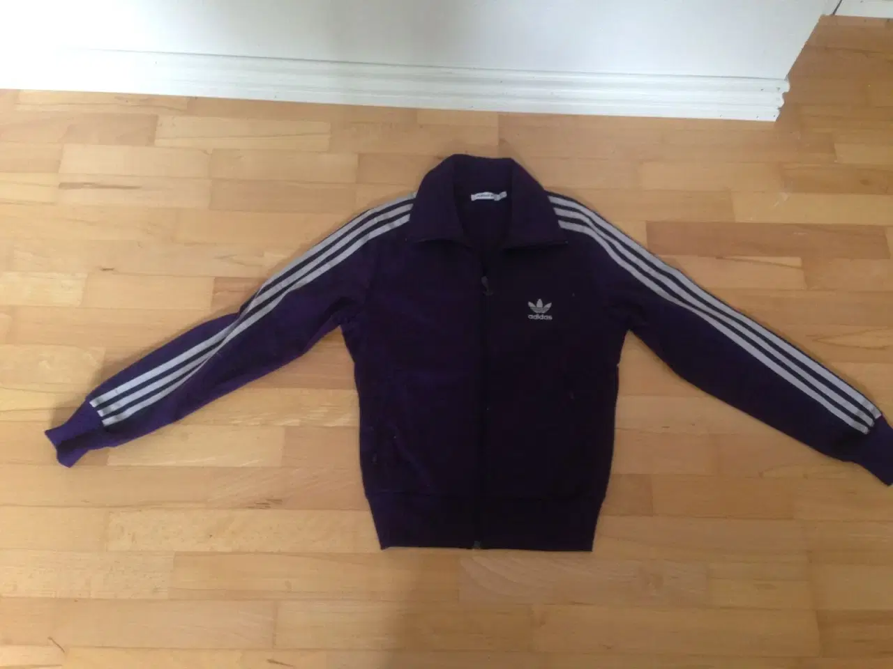 Billede 1 - Lilla Adidas trøje str S