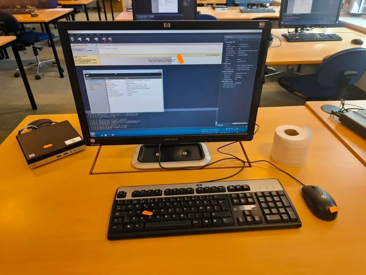 Billede 1 - Skærm 22" m. tastatur HP L2206w (PC medfølger ikke)