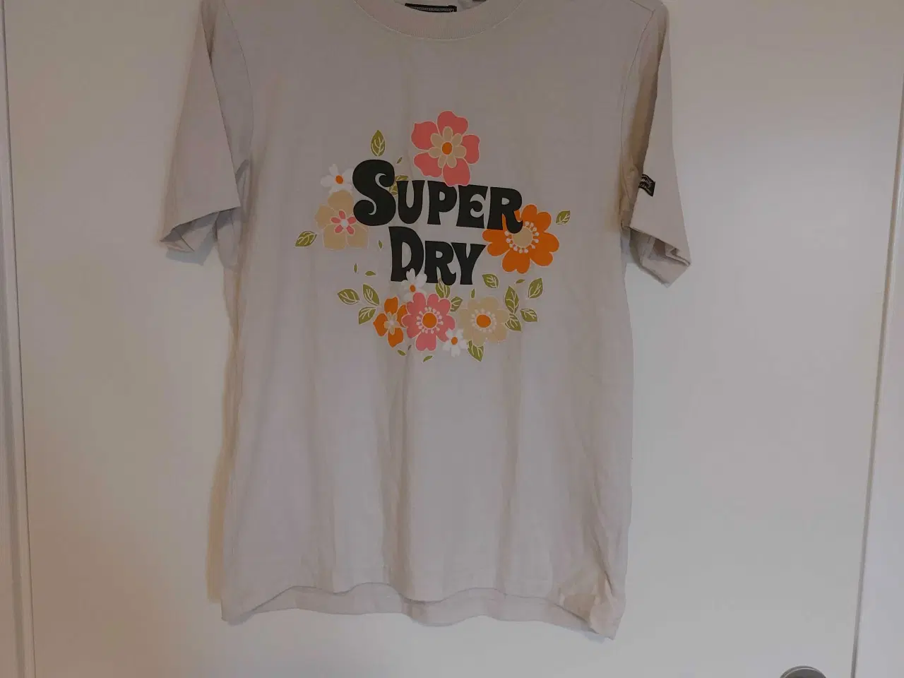 Billede 2 - S, 2x t-shirt (KAFFE & SuperDry) 