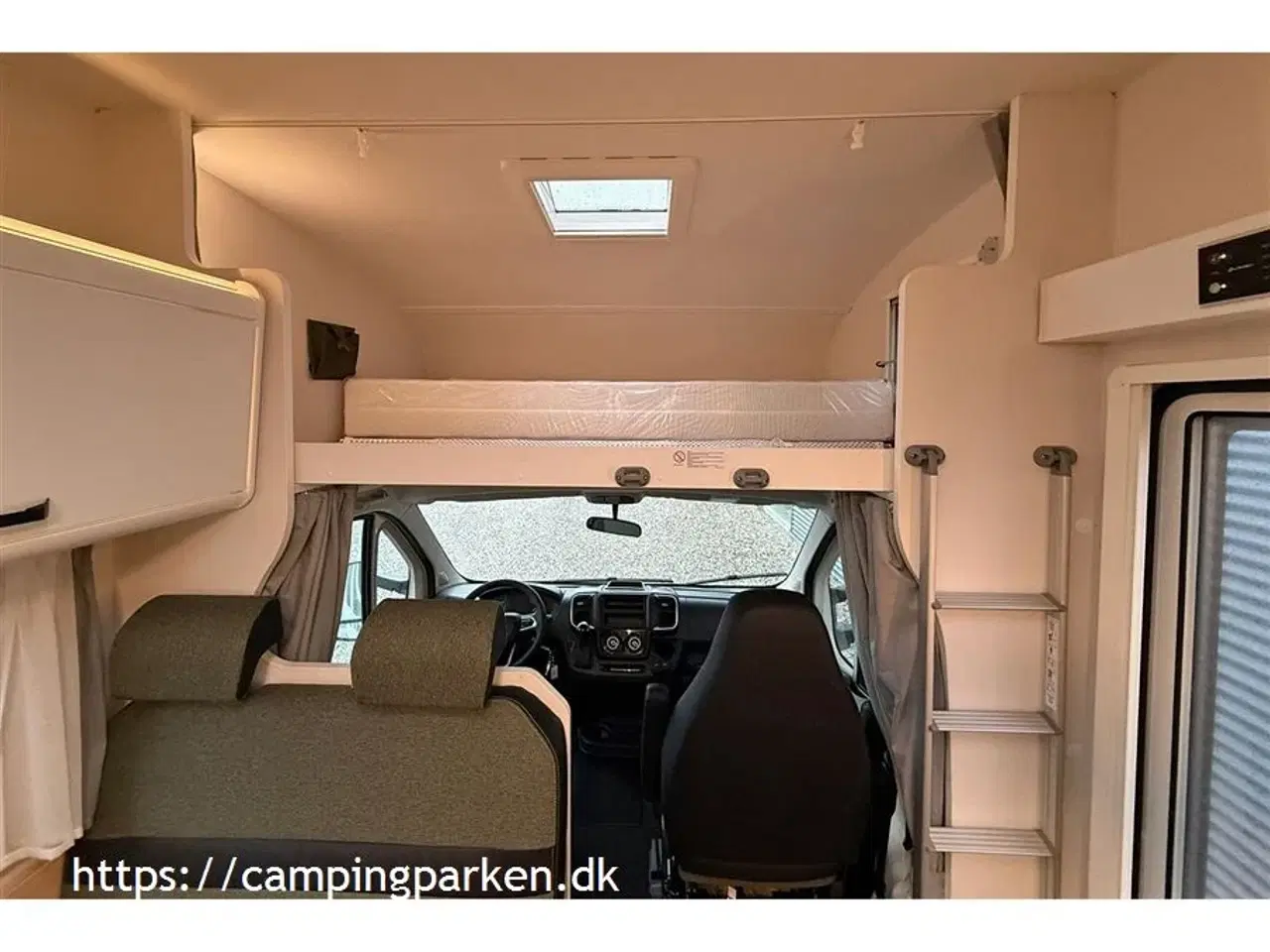 Billede 8 - 2026 - SunLight A 70   Sunlight alkove A70 m. 6 sovepladser og 5 selepladser, meget opholdsrum og stor garage