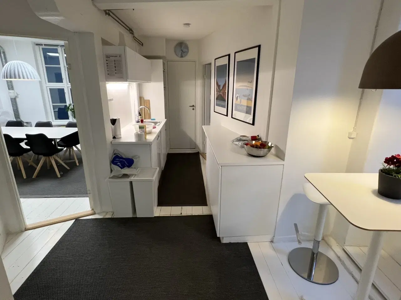 Billede 9 - Nyistandsat. fuldt møbleret kontor i historisk ejendom – centralt og roligt beliggende i København