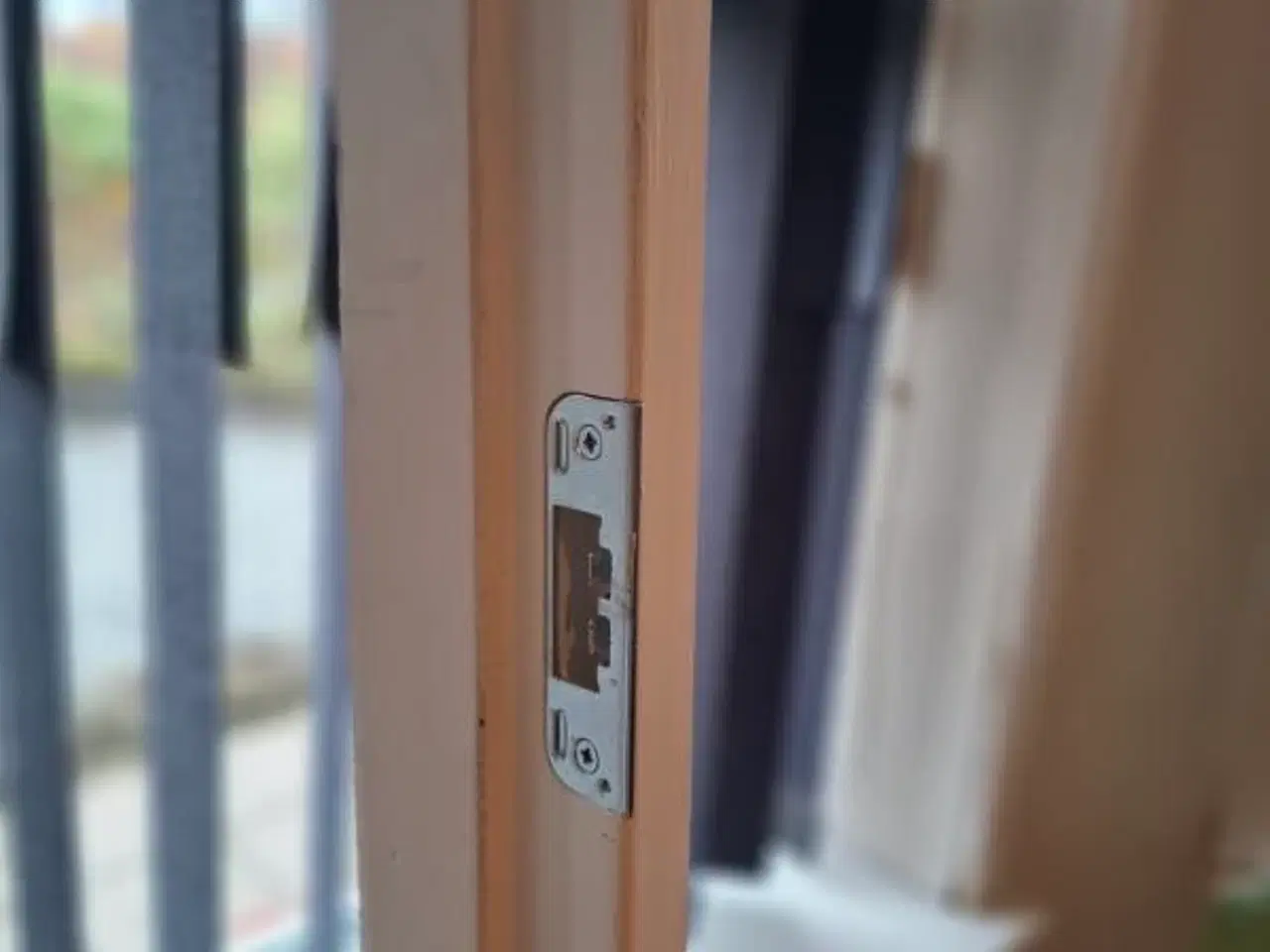 Billede 4 - Dør med karm uden greb sælges