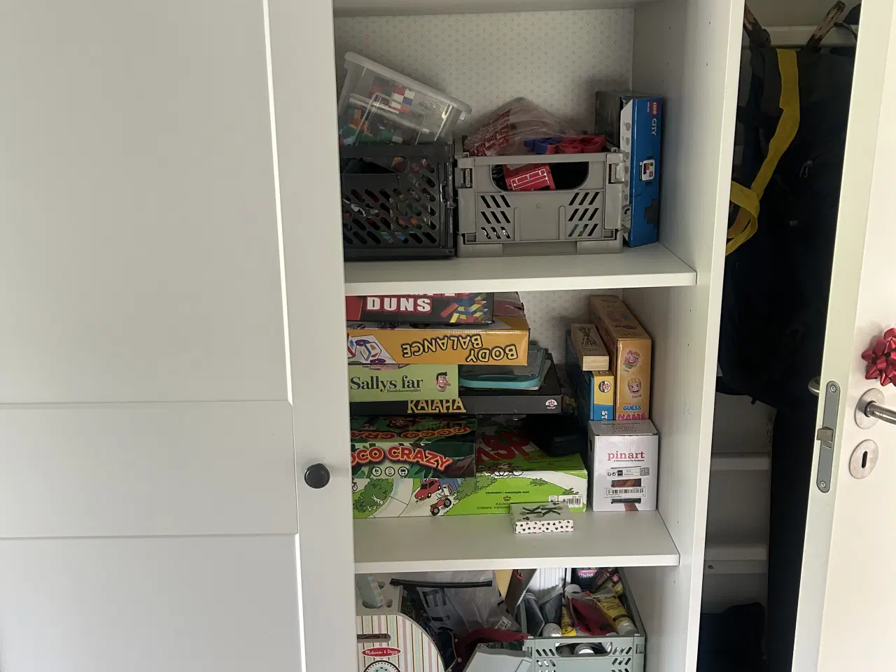 Billede 2 - Klædeskab 