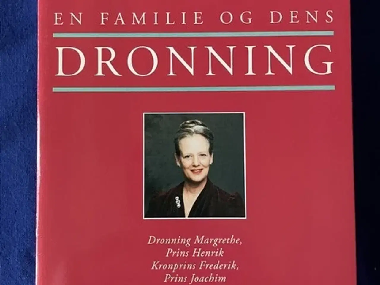 Billede 1 - En familie og dens Dronning - Aschehoug 1996 - Ny