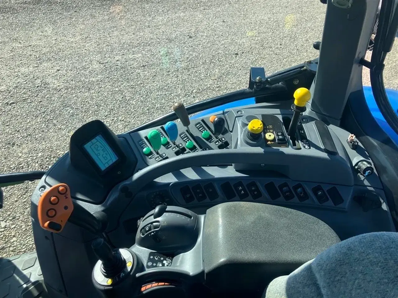Billede 13 - New Holland T 7050 kun 7165 timer! frontlift