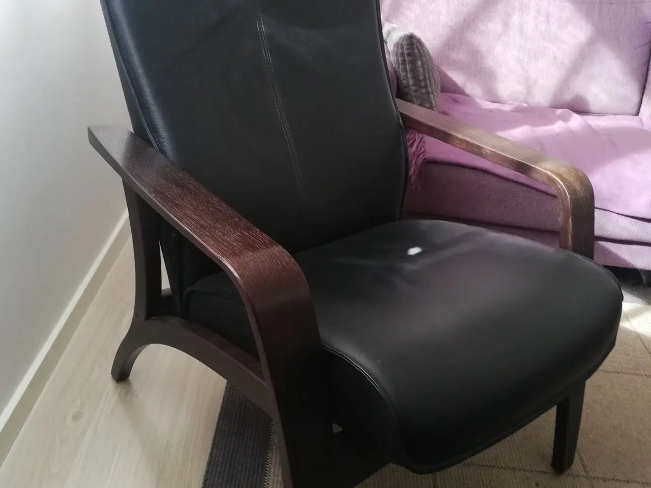 Billede 4 - Lænestol med skammel i læder(Brunstad) 