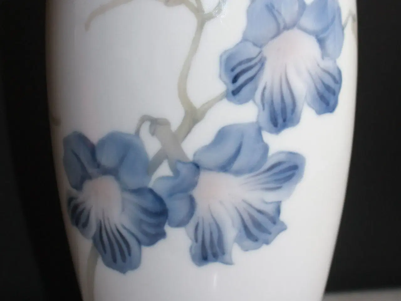 Billede 8 - Vase med blå blomster, Bing og Grøndahl