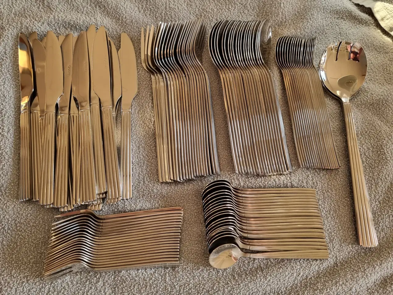 Billede 2 - AIDA Groovy bestik 124 dele