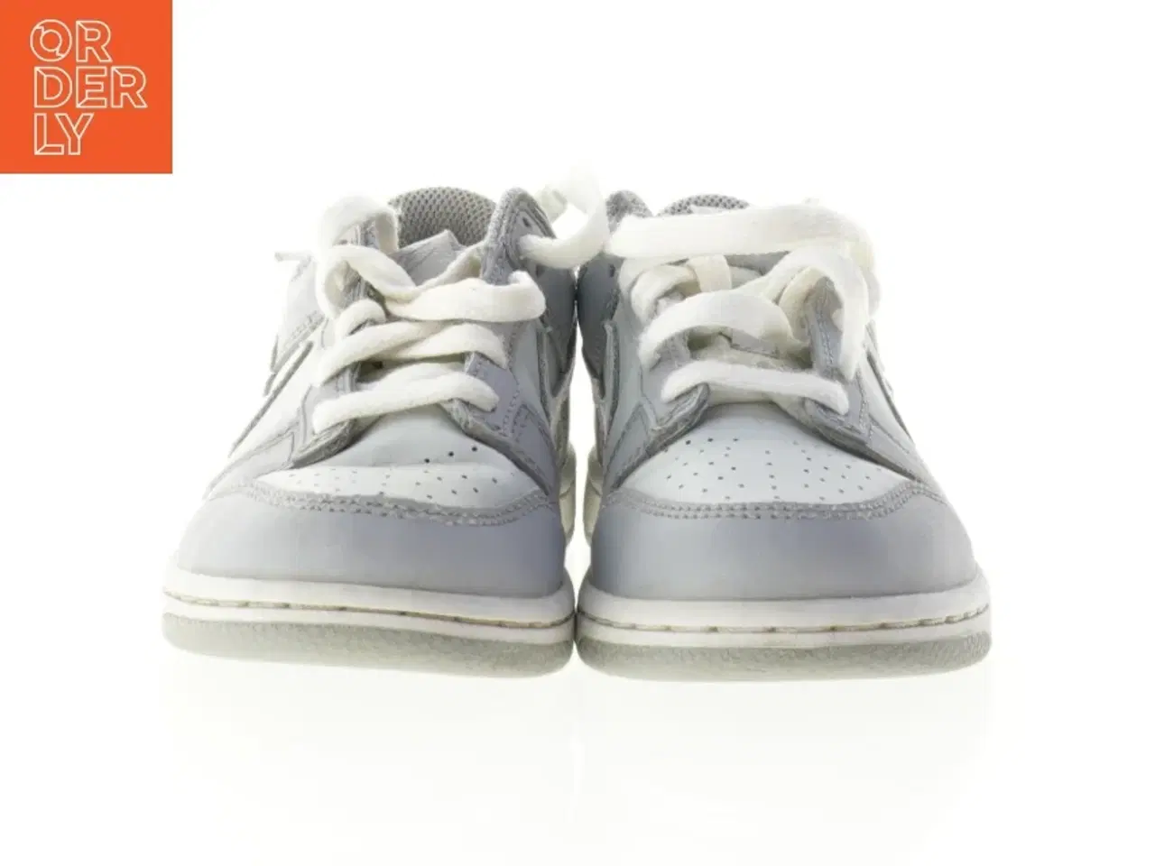 Billede 3 - Brugte grå sneakers fra Nike (str. 33)