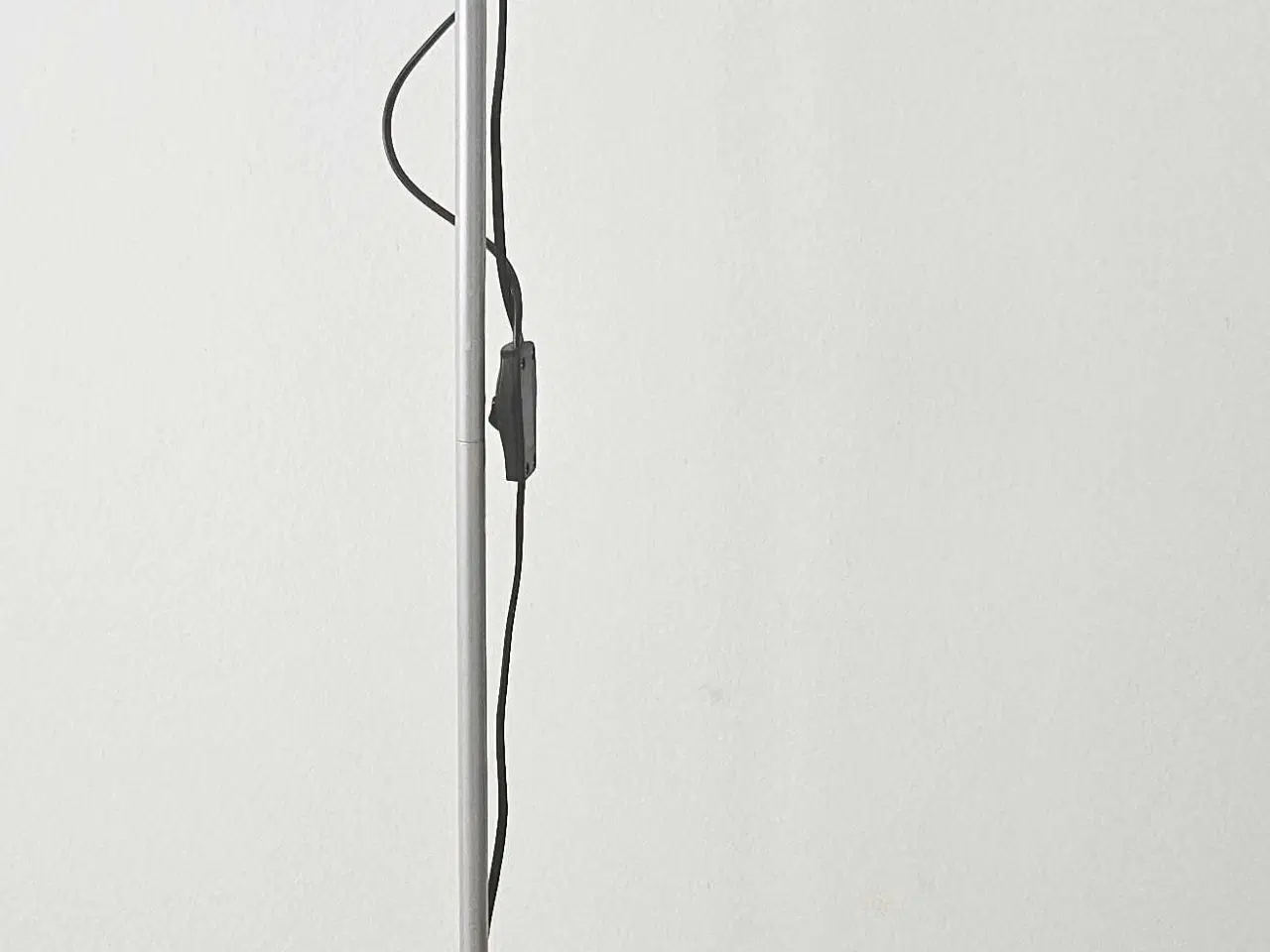 Billede 1 - Praktisk gulvlampe med læselampe