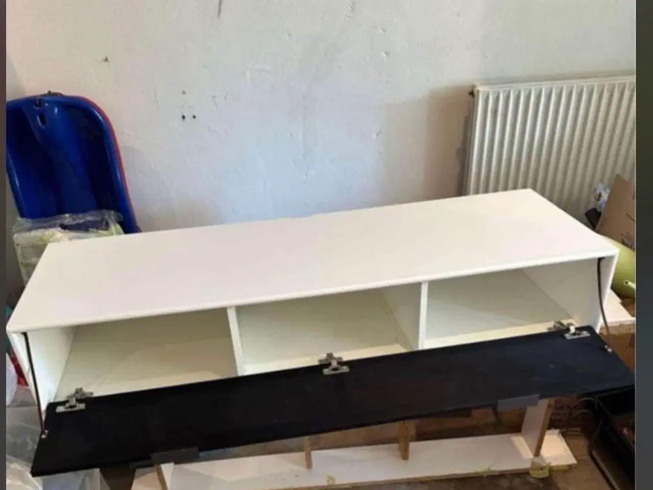 Billede 2 - Tv bord/hængende skrivebord 