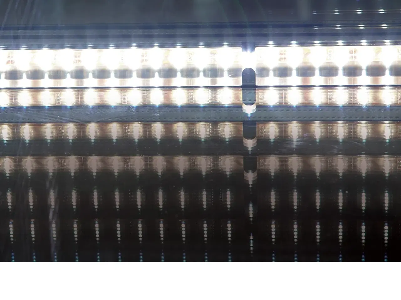 Billede 3 - Sort 4-Dørs Bar-Køler 783 Liter & “Pull-Out”