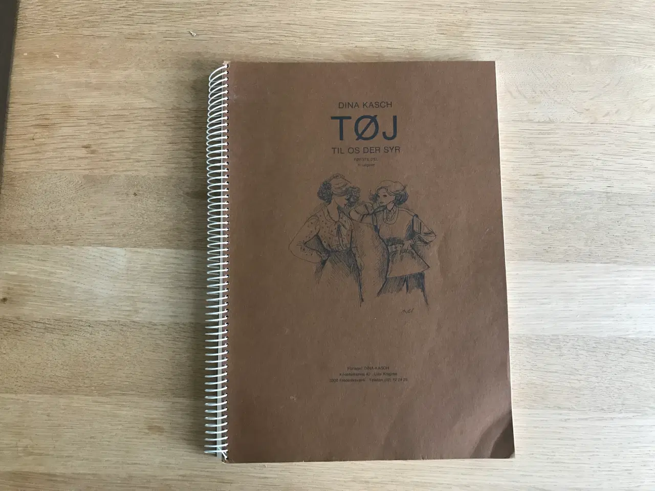 Billede 1 - TØJ, til os der syr  -  Af Dina Kasch - Første del