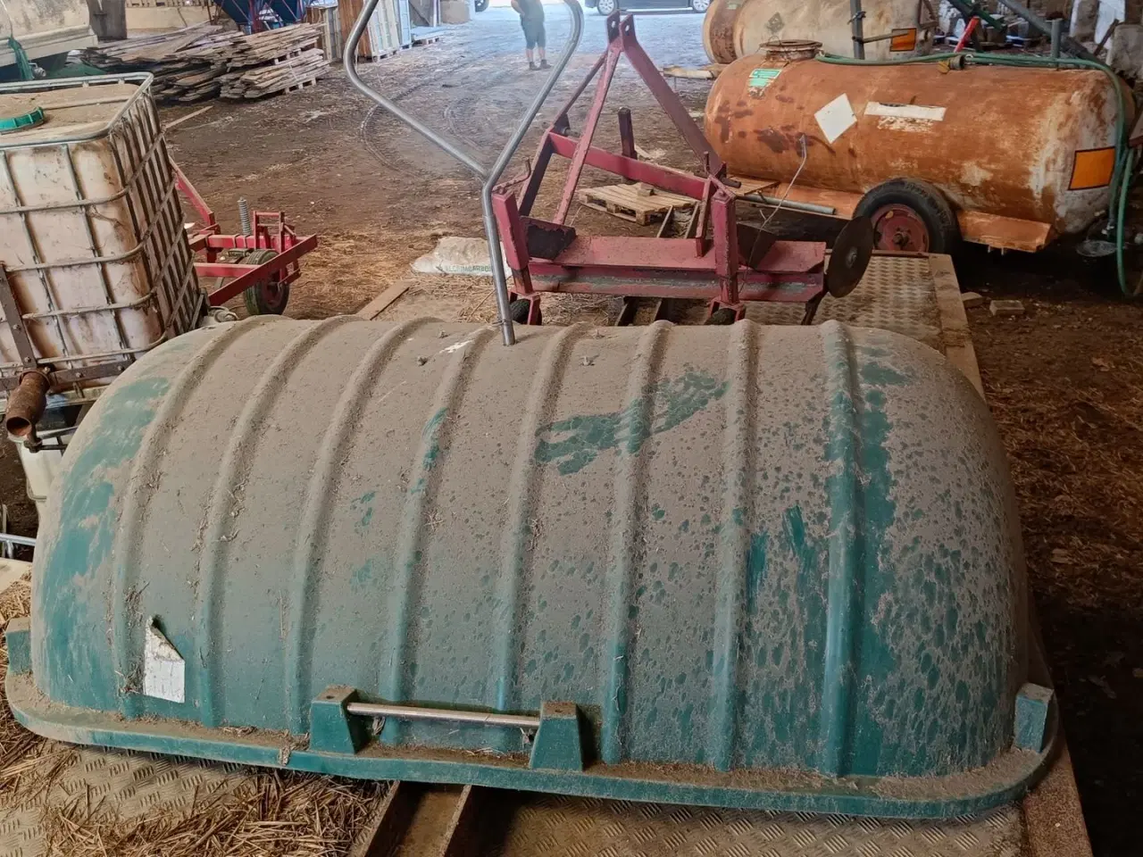 Billede 1 - - - - Kadaverkappe/kadaverskjul