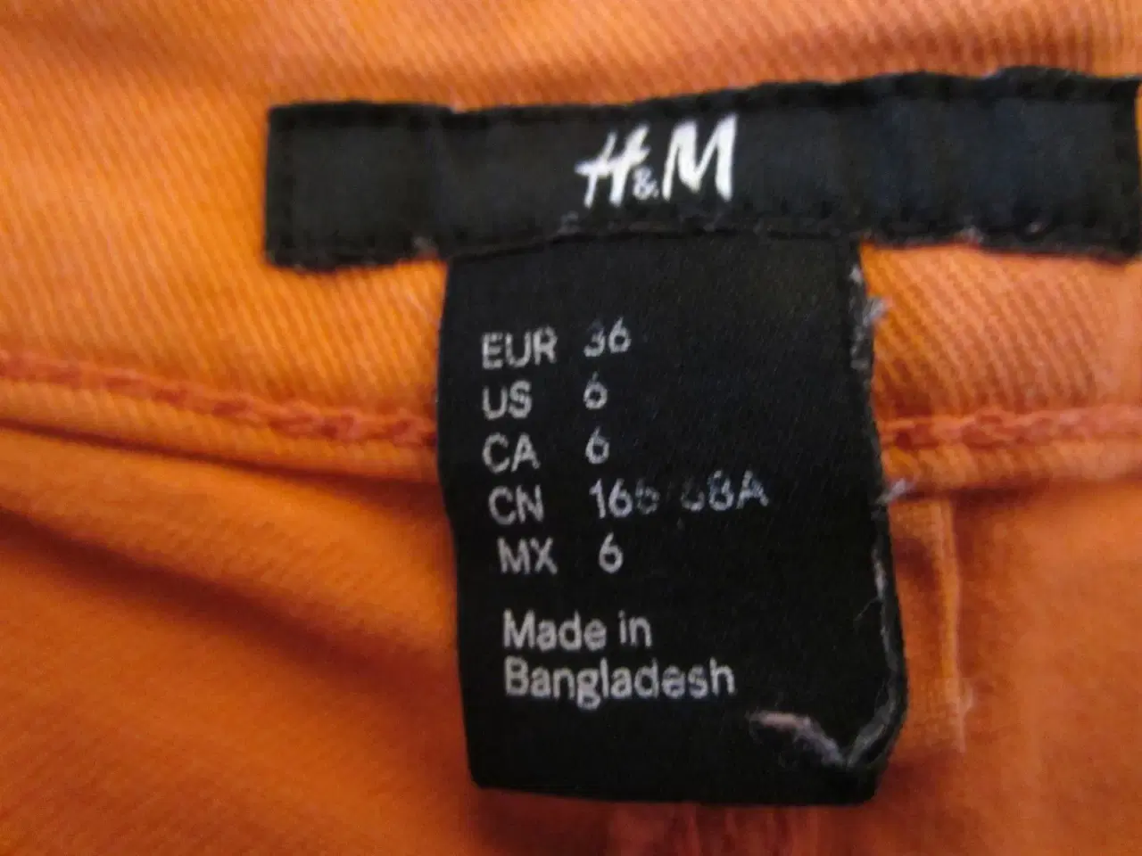 Billede 3 - Smarte orange shorts i str. 36 fra H&M