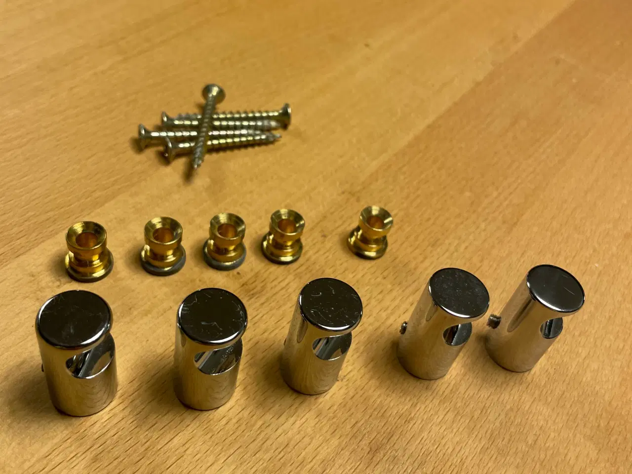 Billede 4 - Vola T17-16 knager i krom, 5 stk