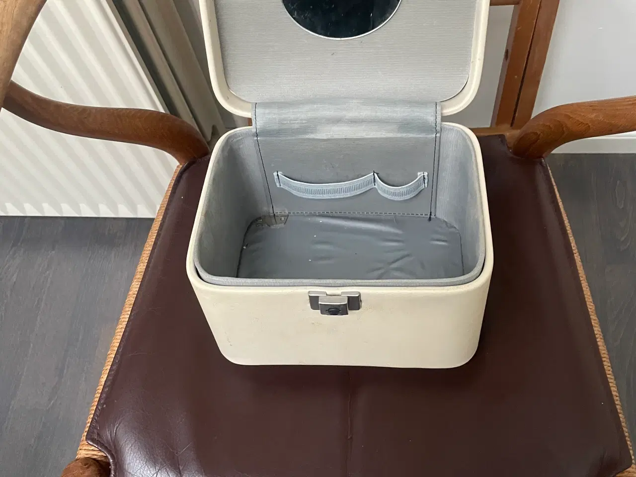 Billede 2 - Retro beautyboks