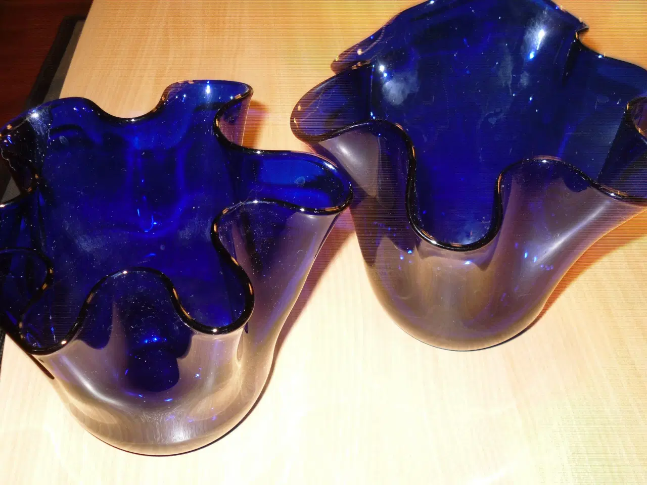 Billede 1 - 2 Smukke Blå TULIPAN Vaser.