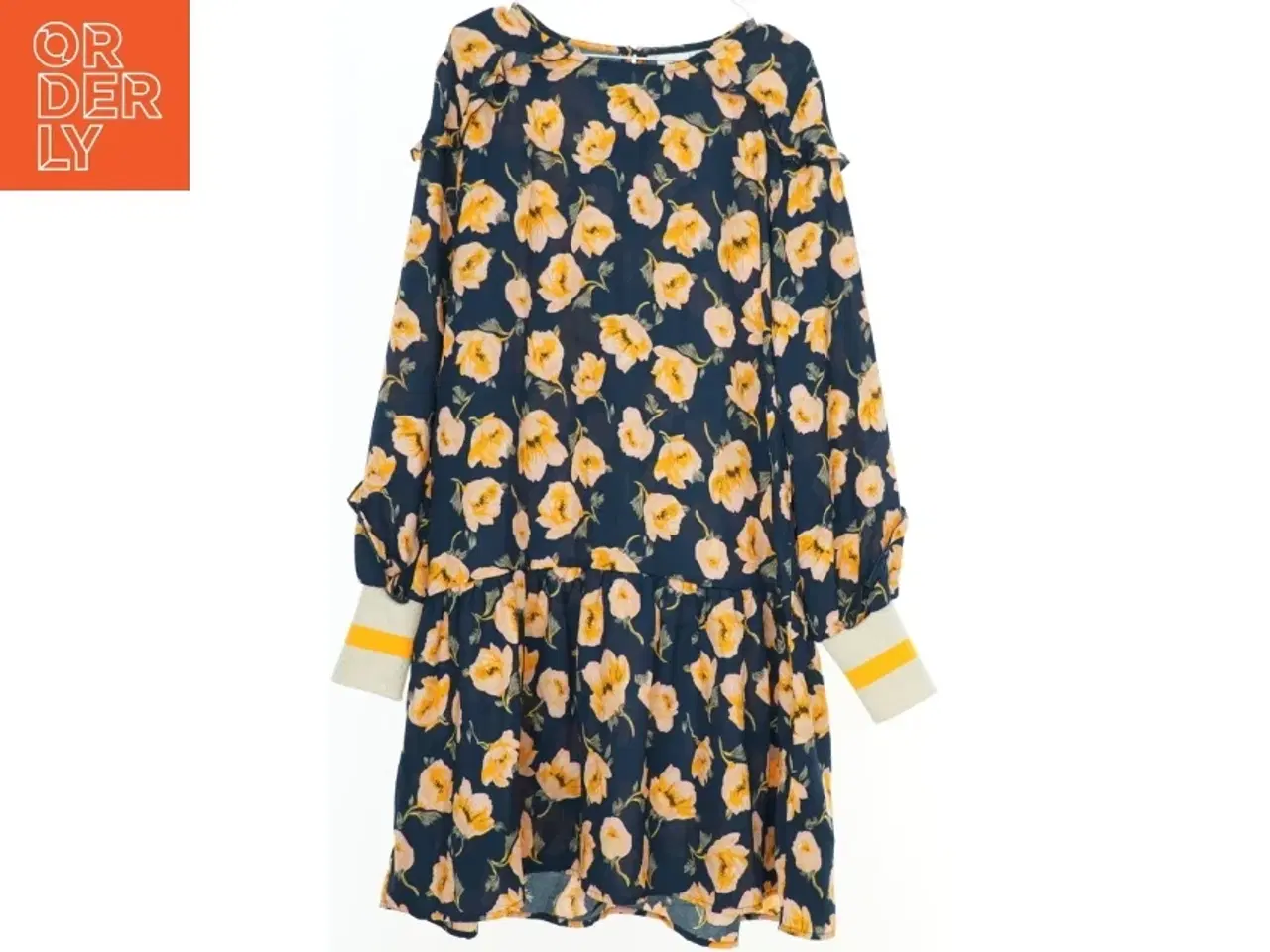 Billede 1 - Blomstret kjole med lange ærmer fra Name It (str. 152)