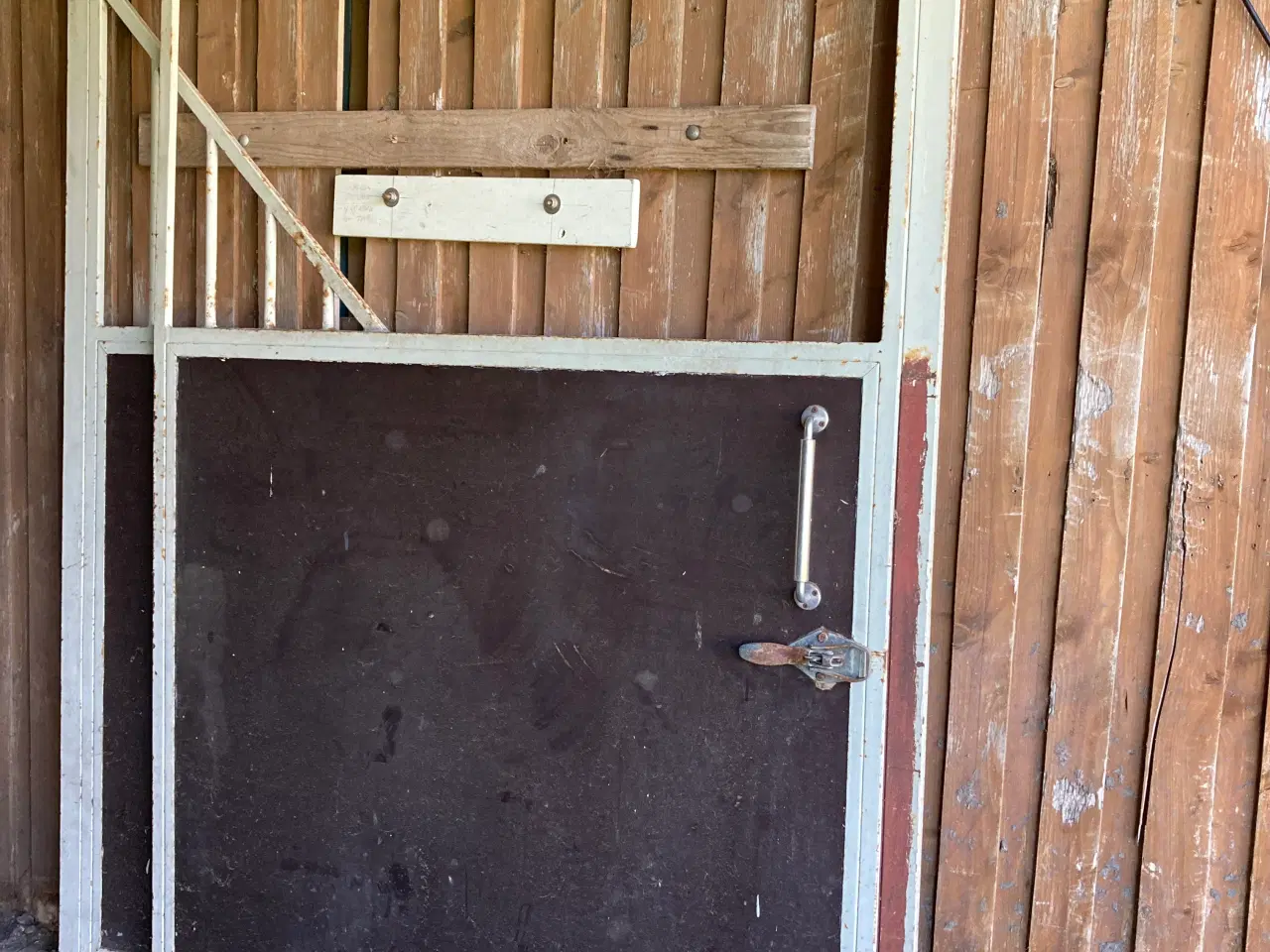 Billede 2 - Hestebox 1 side med dør klar til montering
