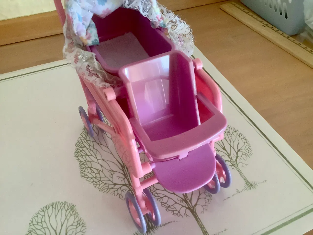 Billede 4 - Barnevogn som passer til Barbie.Ikke dukker.