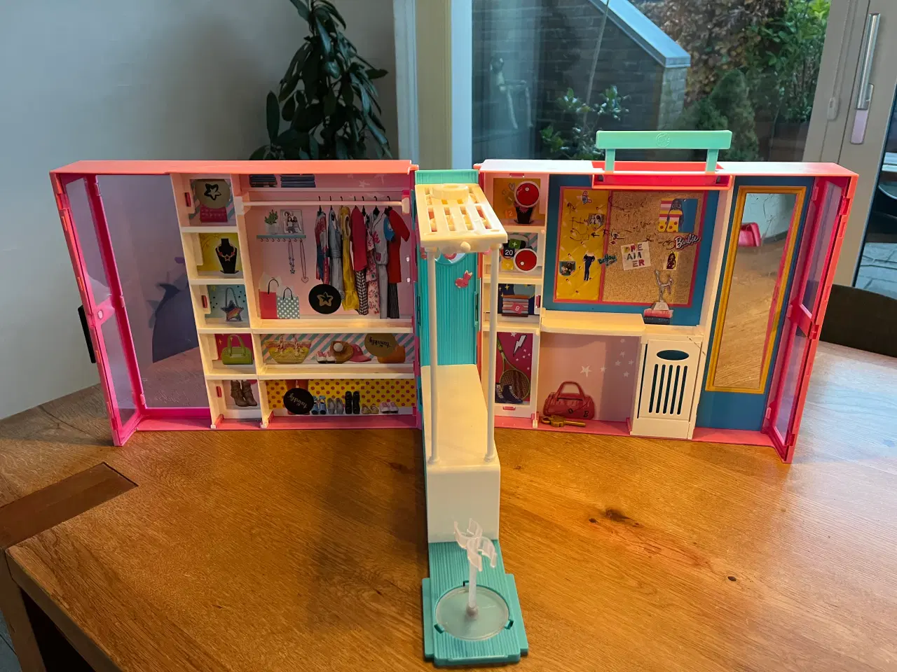 Billede 1 - Barbie garderobe