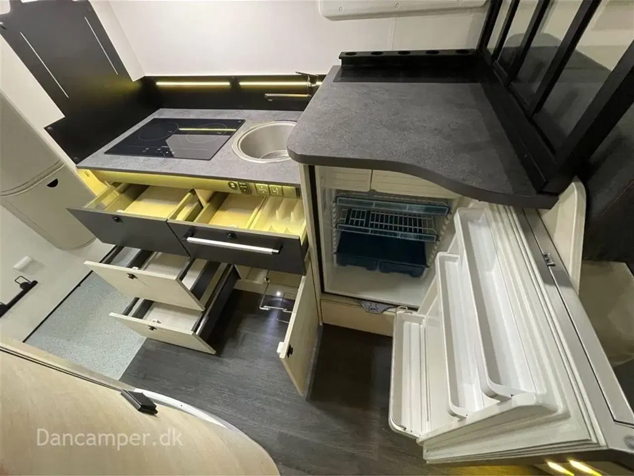 Billede 24 - 2024 - Chausson 660 Titanium ULTIMATE   UNDER KLARGØRING! Chausson 660 Titanium ULTIMATE, Elcykelholder, Lithiumbatterier, Induktionsplade, 3000W inverter