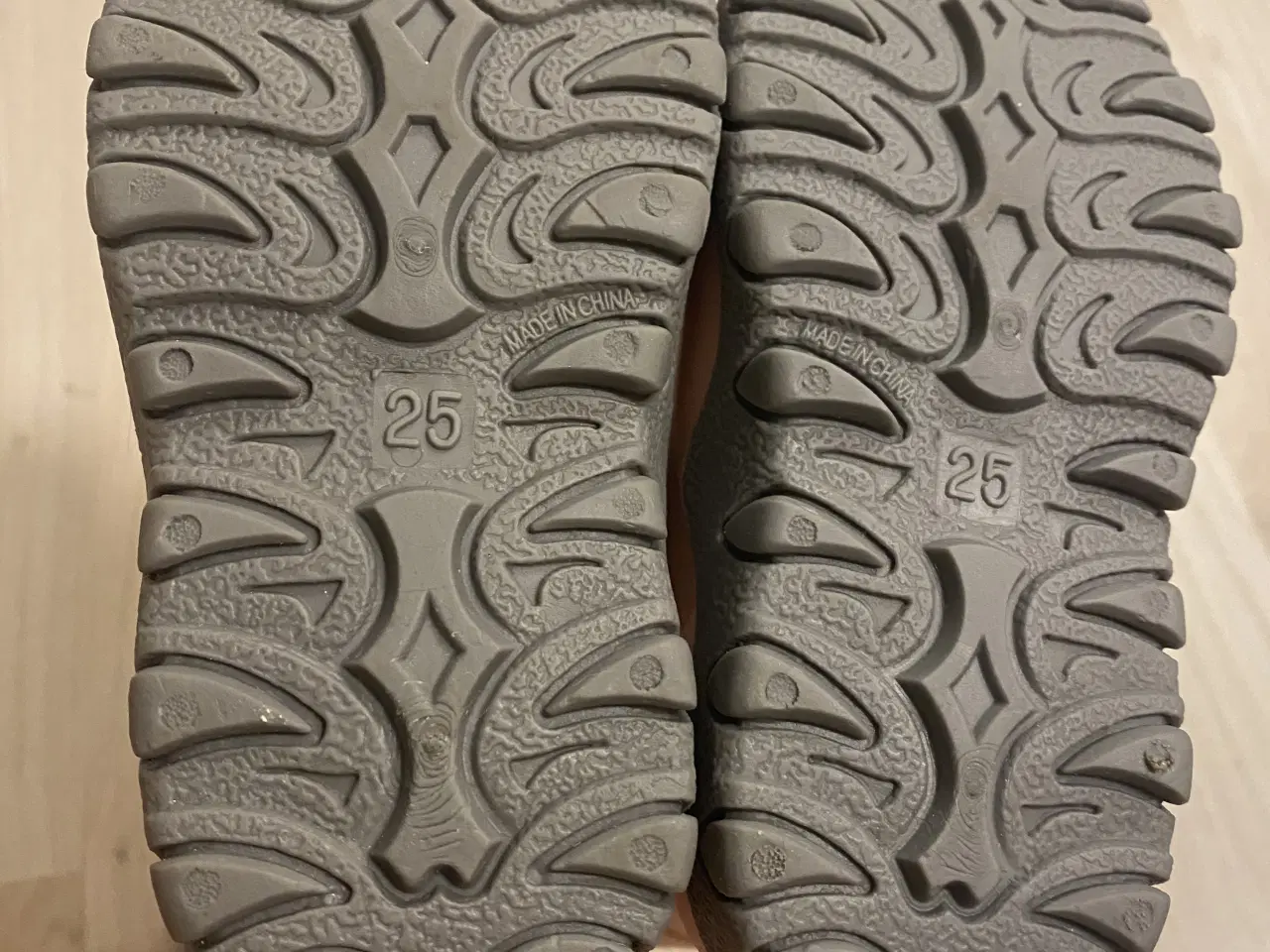 Billede 4 - Helt nye termostøvler str. 25 fra Friends 