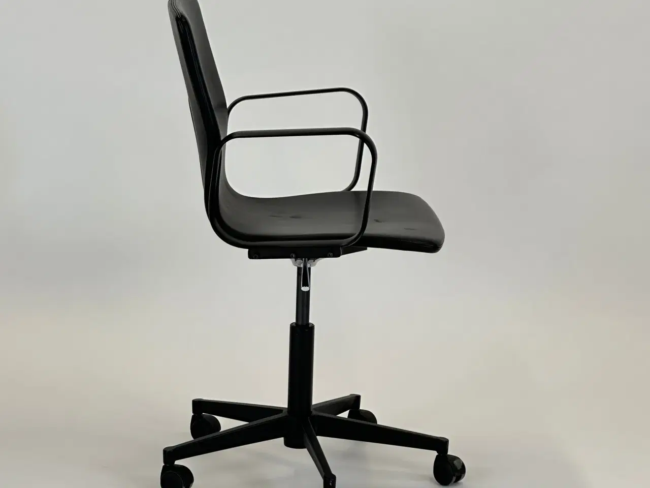 Billede 5 - Magnus Olesen Butterfly Swivel High Kontorstol – Sort