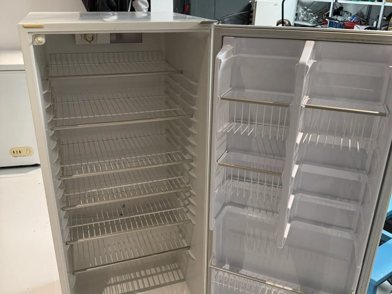 Billede 1 - Fint køleskab fra Gram sælges 
