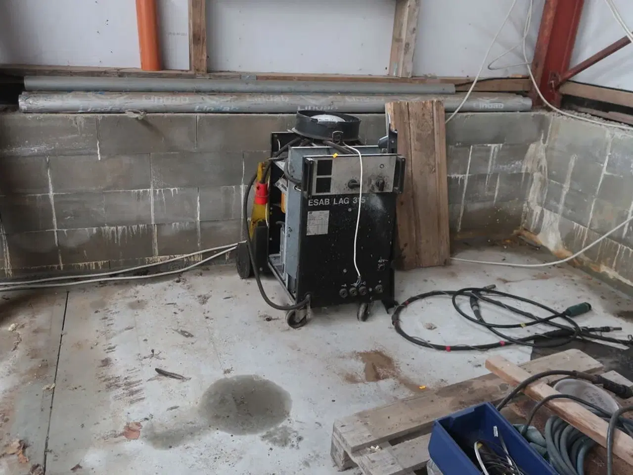 Billede 24 - Div. Dunke, haveredskaber, løftestroppe, arbejdsborde, værktøj m.m.